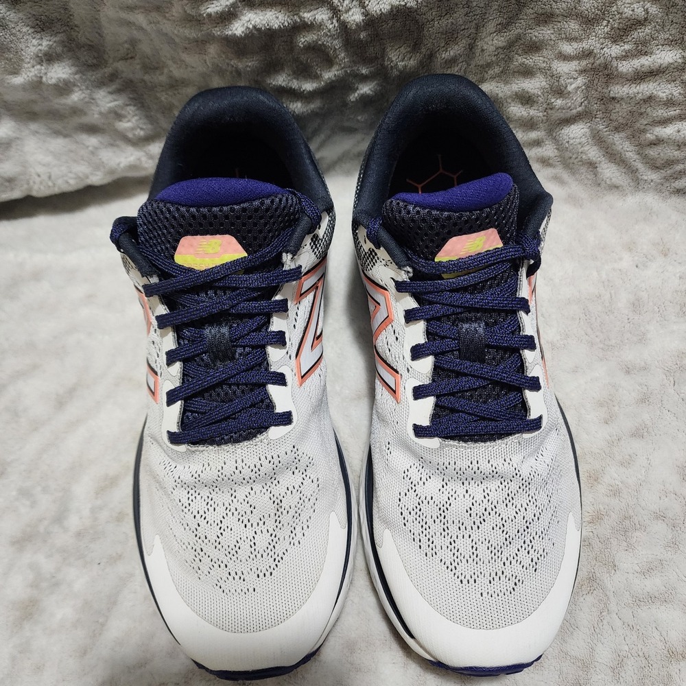 New Balance Fresh Foam 680 V7 Shoes Women's 9  Grey Running Athletic Sneakers - Picture 2 of 10